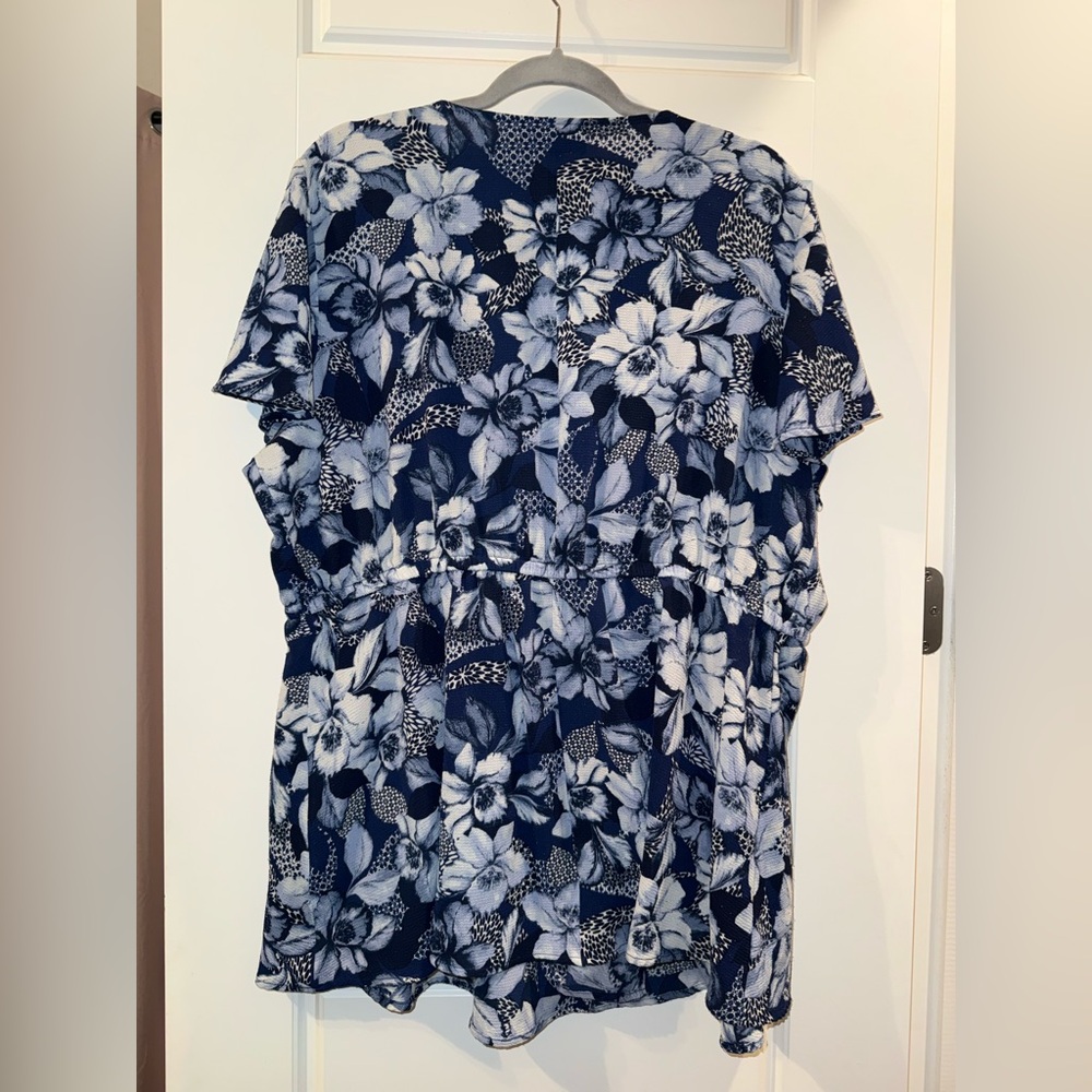 Lane‎ Bryant Navy Floral Blouse - Picture 4 of 4